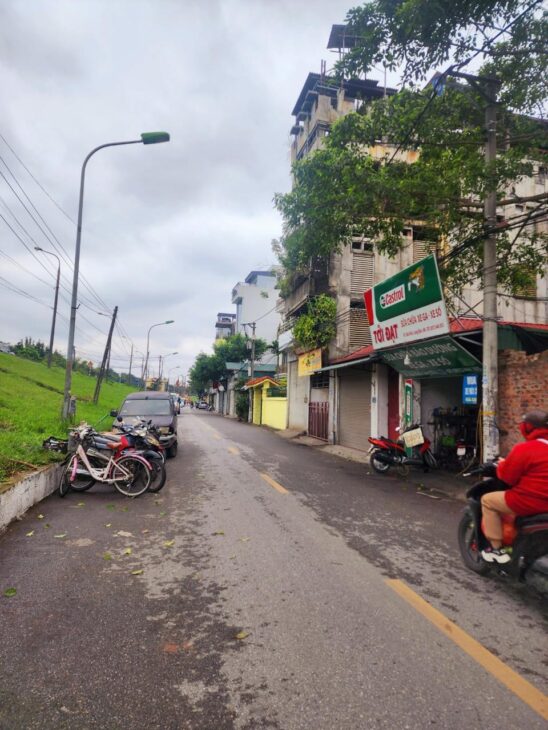 BÁN ĐẤT BÁT KHỐI 22tỷ 126m MẶT TIỀN 6m,NGÕ Ô TÔ TRÁNH ĐỖ,VỈA HÈ,LONG BIÊN
