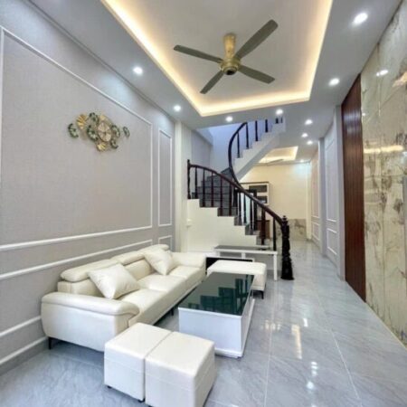 NHÀ LIỀN KỀ 4 TẦNG, 5 PHÒNG NGỦ – VỊ TRÍ VÀNG 241 CHIẾN THẮNG, VĂN QUÁN, HÀ ĐÔNG!