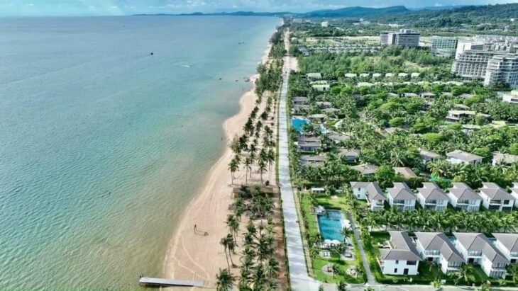 Bán đất lô đất khách sạn Bãi Trường 2300m2 lô góc hai mặt tiền view biển lh 0939439474