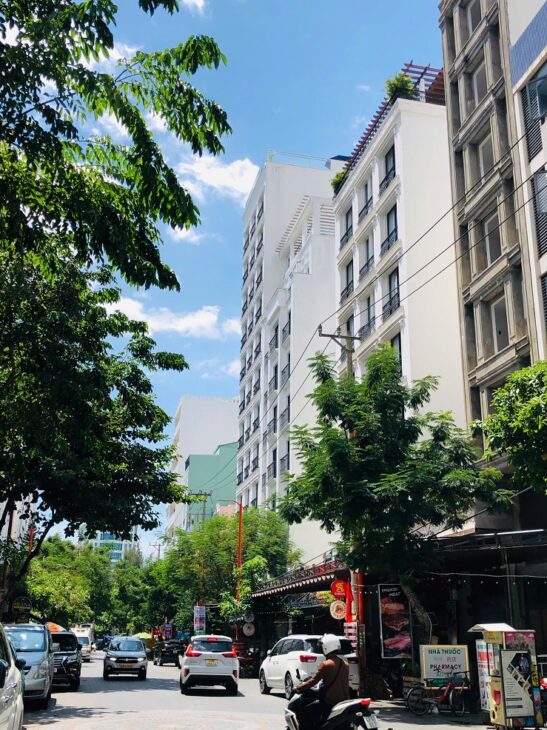 BÁN CẶP ĐẤT HOÀNG KẾ VIÊM, TẶNG NHÀ 3 TẦNG CHO THUÊ CÓ DÒNG TIỀN. LH: 0905233234