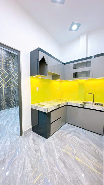 SÁT MẶT TIỀN ĐOÀN VĂN BƠ TRUNG TÂM Q4 NGANG 3.4 DÀI 13.5 NỞ HẬU 4.5 …