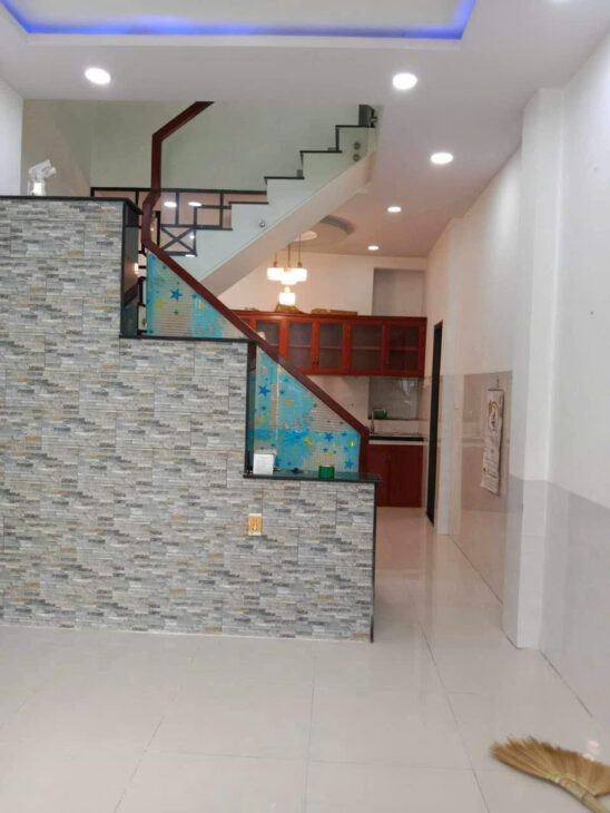 NHÀ MẶT TIỀN CÁCH ĐƯỜNG XE HƠI 3 BƯỚC TRUNG TÂM Q4 KHÁNH HỘI CÓ 4 TỶ