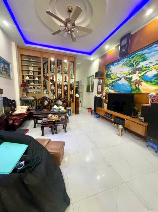 Nhà mặt đường Vĩnh Tiến, 68m 4 tầng, Giá 6.1 tỉ, ô.tô đỗ cửa thoải mái