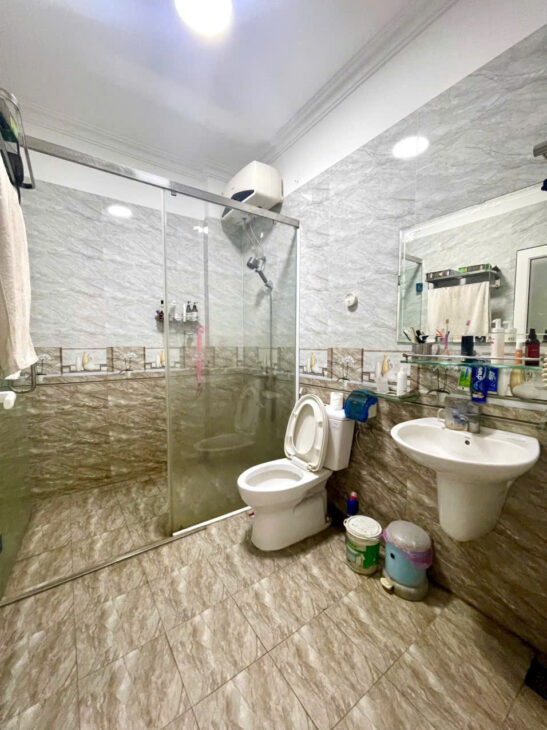 Nhà mặt đường Vĩnh Tiến, 68m 4 tầng, Giá 6.1 tỉ, ô.tô đỗ cửa thoải mái