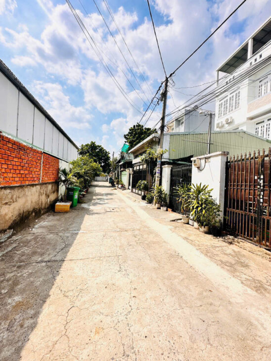 HOT …HOT. Cả 2 phường có căn duy nhất tại Thạnh Lộc 31 quận 12 ♦️Dt: 6,7*17m đường 6m ♦️Trệt 2 lầu