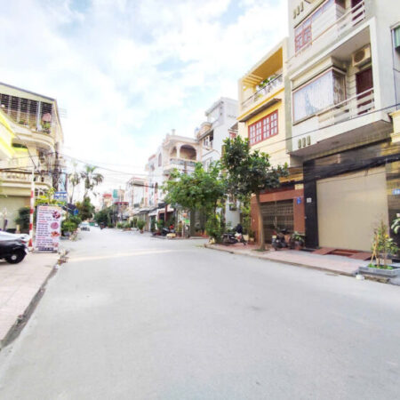 Nhà phân lô 333 Văn Cao tuyến 2, DT 72m 2.5 tầng, đường cực rộng 15m, Giá 7.2 tỉ Nhà phân lô 333 Văn Cao tuyến 2, DT 72m 2.5 tầng, đường cực rộng 15m, Giá 7.2 tỉ
