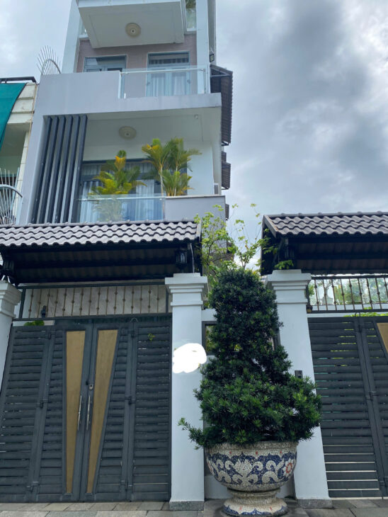 BIỆT THỰ SÂN VƯỜN LÊ ĐỨC THỌ – GARA XE HƠI – KHU PHÂN LÔ ĐỒNG BỘ – CÔNG VIÊN TRƯỚC NHÀ