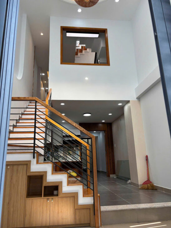 Nhà Mới 3 Tầng Cách Nặt Tiền 15M Hẻm Thẳng Xe Hơi Sổ Vuông 53m2 Gía 6,1 Tỷ Thương Lượng