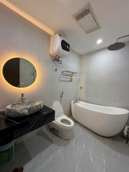 Nhà 4 tầng mặt đường Vĩnh Cát – Thiên Lôi, 79m, mới tinh, độc lập, Giá 6.8 tỉ