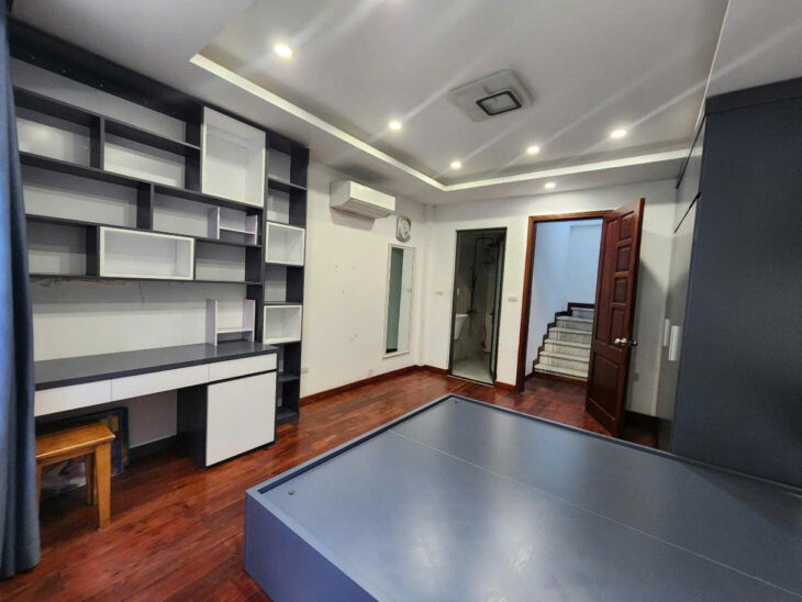 Bán nhà Qua Nhân – Mặt ngõ kinh doanh 40m ra phố sát doanh trại Quân Đội chỉ hơn 8 tỷ