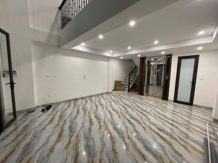 Bán Nhà Phố Hoàng Cầu – 45m x 7 Tầng Thang Máy – Ô Tô Đỗ Cửa – Giá 15,3 tỷ