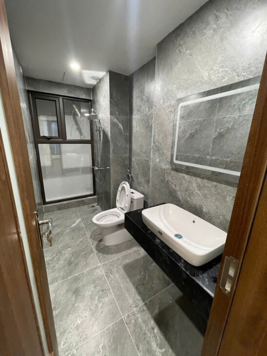 Bán Nhà Phố Hoàng Cầu – 45m x 7 Tầng Thang Máy – Ô Tô Đỗ Cửa – Giá 15,3 tỷ