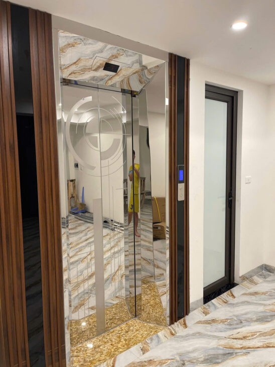 Bán Nhà Phố Hoàng Cầu – 45m x 7 Tầng Thang Máy – Ô Tô Đỗ Cửa – Giá 15,3 tỷ