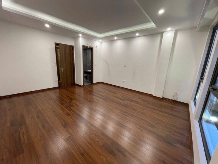 Bán Nhà Phố Hoàng Cầu – 45m x 7 Tầng Thang Máy – Ô Tô Đỗ Cửa – Giá 15,3 tỷ