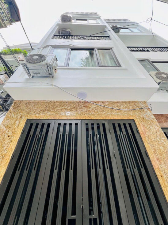 Bán nhà Hoàng Cầu – 33m x 6 tầng mới tinh Lô góc – Full nội thất giá 8 tỷ