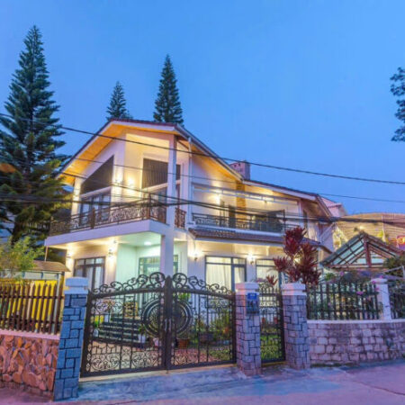 BÁN VILLA SÂN VƯỜN 8 PHÒNG-GẦN HÃNG HYUNDAI ĐÀ LẠT ĐÀ LẠT-HẺM ĐƯỜNG 3 THÁNG 4 PHƯỜNG 3 TP ĐÀ LẠT