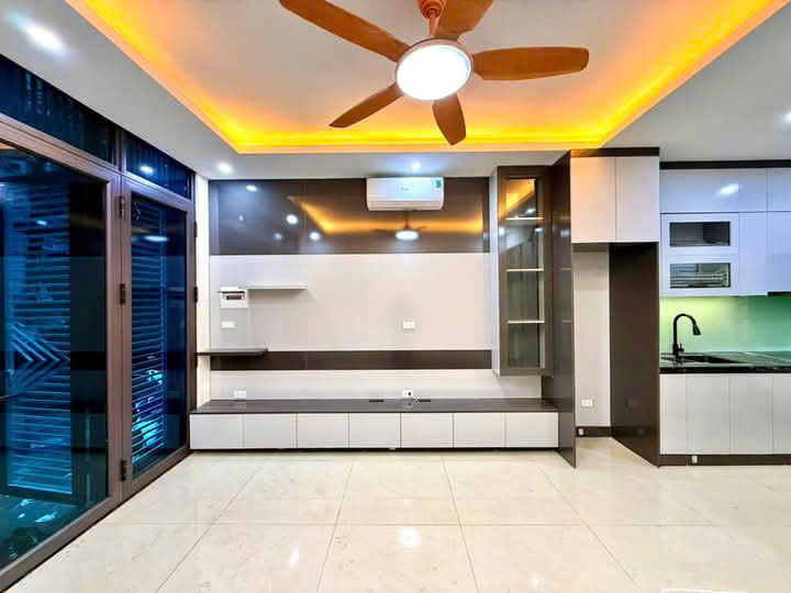 bán gấp tòa nhà dòng tiền 60m giá 13 tỷ tại hoàng văn thái thanh xuân