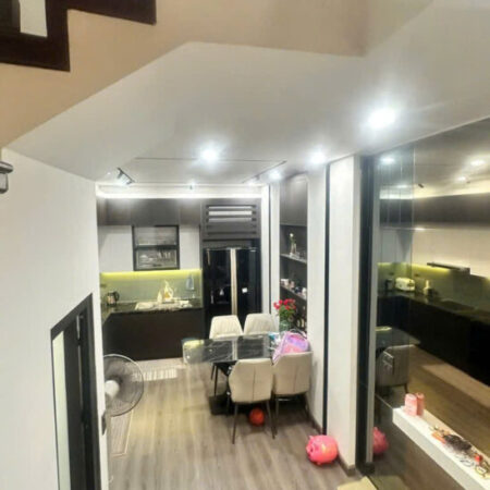 PHÂN LÔ CÁN BỘ – Ô TÔ-NỘI THẤT SỊN SÒ TẠI XA LA -HÀ ĐÔNG 12 TỶ