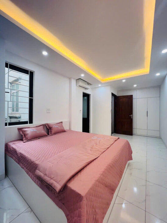 TRUNG TÂM VĂN QUÁN HÀ ĐÔNG, CÁCH Ô TÔ TRÁNH ĐÚNG 5 M, 1 NHÀ RA Ô TO TRÁNH, NHÀ 5 TẦNG, 2 THOÁNG,