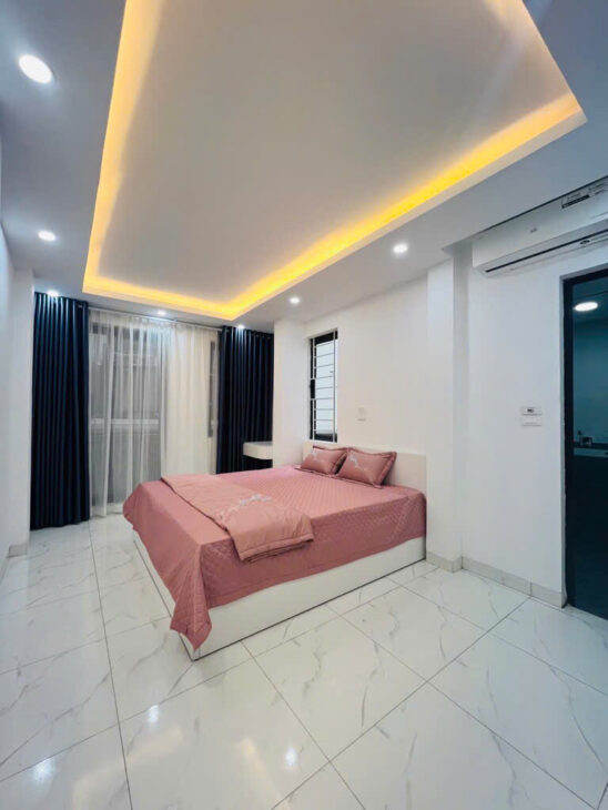 TRUNG TÂM VĂN QUÁN HÀ ĐÔNG, CÁCH Ô TÔ TRÁNH ĐÚNG 5 M, 1 NHÀ RA Ô TO TRÁNH, NHÀ 5 TẦNG, 2 THOÁNG,