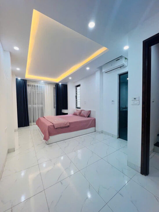 TRUNG TÂM VĂN QUÁN HÀ ĐÔNG, CÁCH Ô TÔ TRÁNH ĐÚNG 5 M, 1 NHÀ RA Ô TO TRÁNH, NHÀ 5 TẦNG, 2 THOÁNG,