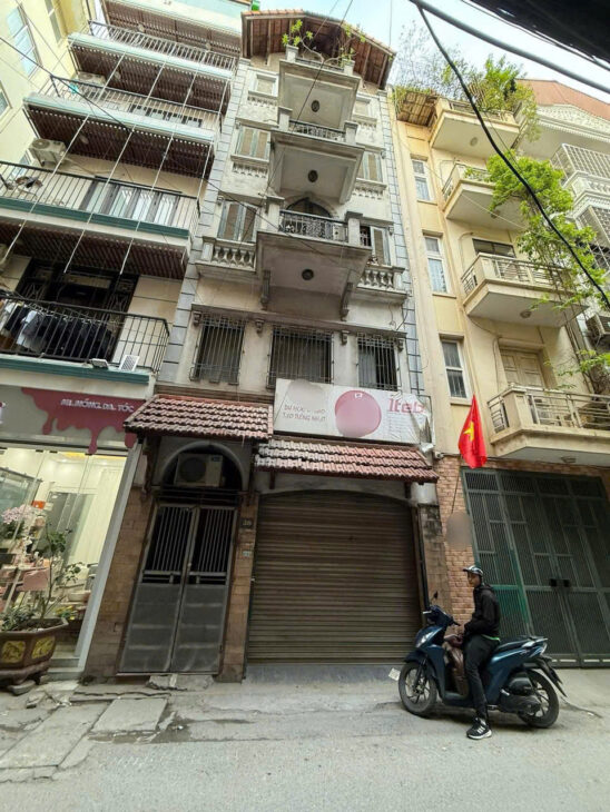 Mặt phố Cầu Giấy kinh doanh, gần trường, công viên Nghĩa Đô