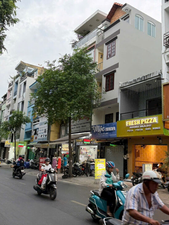 Bán nhà Phố MTK Nguyễn Thái Bình, p4 Tân bình. DT: 3,4x 9 , Trệt 4 lầu , nhà còn đẹp. Giá: 10tỷ8 TL