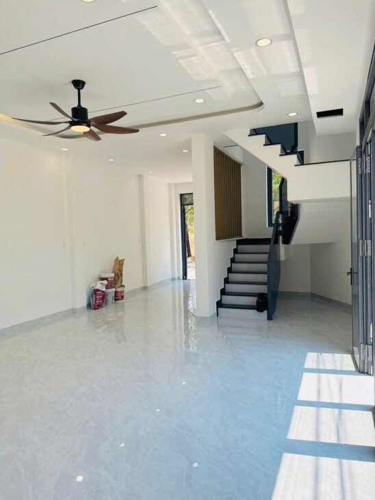 Bán nhà 1 trệt 1 lầu căn góc tđc đất lành cách đường Phong Châu 80m.