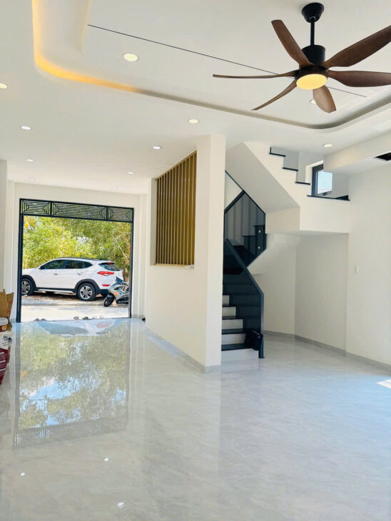 Bán nhà 1 trệt 1 lầu căn góc tđc đất lành cách đường Phong Châu 80m.