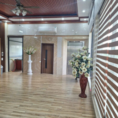 Cho thuê nhà có sân vườn dt 300m2 mặt đê Ngọc Thụy, Long Biên, HN Cho thuê nhà có sân vườn dt 300m2 mặt đê Ngọc Thụy, Long Biên, HN