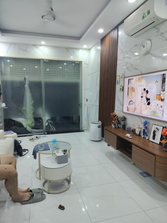 ????BÁN NHÀ PHỐ AN TRẠCH QUỐC TỬ GIÁM DÂN XÂY Dt 28 m 5tầng mt3.3m giá chỉ 8 tỷ