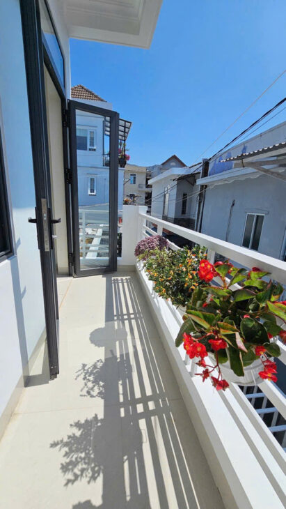 Cần bán nhà hẻm gần đường CỦ CHI phường Vĩnh Hải Nha Trang, cách bãi tắm biển HÒN CHỒNG chỉ 450m