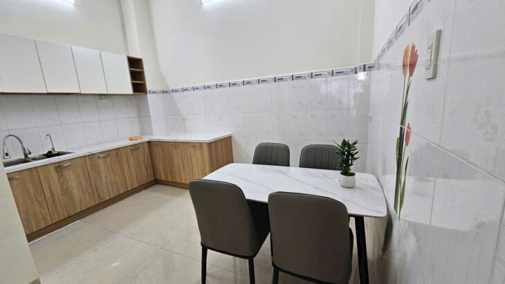 Cần bán nhà hẻm gần đường CỦ CHI phường Vĩnh Hải Nha Trang, cách bãi tắm biển HÒN CHỒNG chỉ 450m