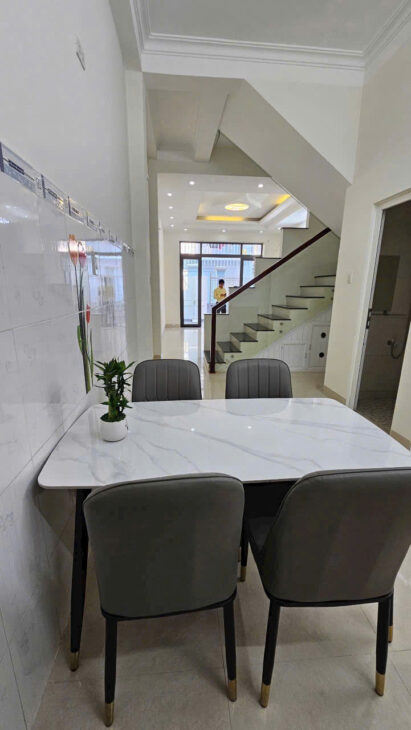 Cần bán nhà hẻm gần đường CỦ CHI phường Vĩnh Hải Nha Trang, cách bãi tắm biển HÒN CHỒNG chỉ 450m