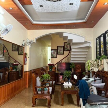 Bán nhà 3 tâng mới đẹp cách bệnh viện Đông Y 100m