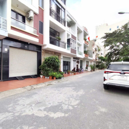 Nhà phân lô cạnh AEON, 75m 3 tầng, đường 12m, Giá 6.2 tỉ