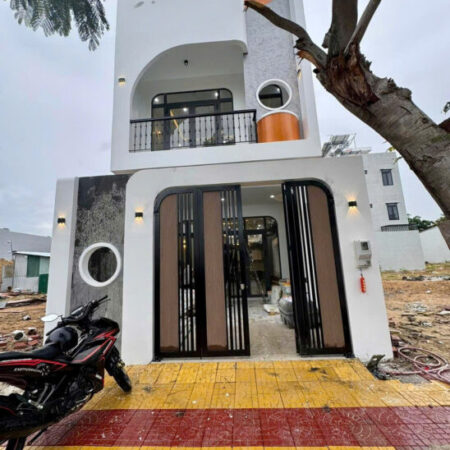 ???? NHÀ 2 LẦU + TUM KHU K1 – NGAY TRƯỜNG QT ISCHOOL – CHỈ 5 TỶ 4!