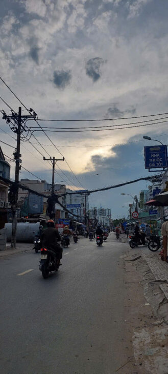NHÀ ĐẸP NGANG KHỦNG 10M – HẺM XE HƠI Ô TÔ NGỦ TRONG NHÀ – CÁCH MẶT TIỀN NGUYỄN THỊ ĐỊNH CHỈ 20 MÉT