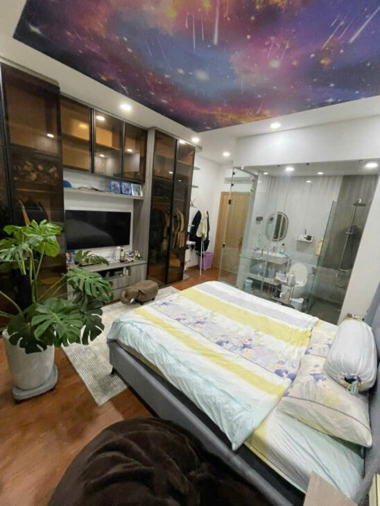 XE HƠI ĐẬU TRONG NHÀ NGANG 4 X10 -4T TRUNG TÂM Q4 NHÀ MỚI CÓ 7 TỶ