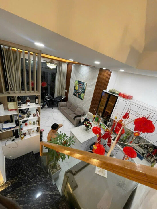 XE HƠI ĐẬU TRONG NHÀ NGANG 4 X10 -4T TRUNG TÂM Q4 NHÀ MỚI CÓ 7 TỶ