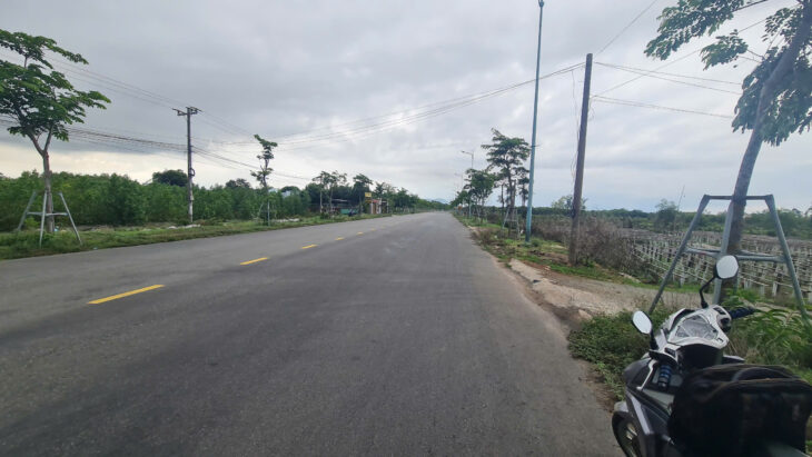 Bán 20m mặt tiền Hùng Vương, thị xã LaGi sát Biển giá ngộp 300tr/m ngang