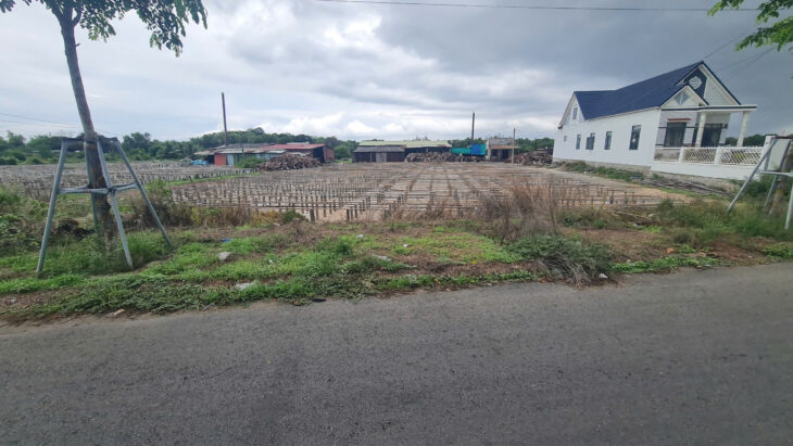 Bán 20m mặt tiền Hùng Vương, thị xã LaGi sát Biển giá ngộp 300tr/m ngang