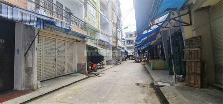 Bán nhà trong chợ Hoàng Hoa Thám P.12, Q.Tân Bình, TP HCM. Cách cổng nhà ga T3 1.5km