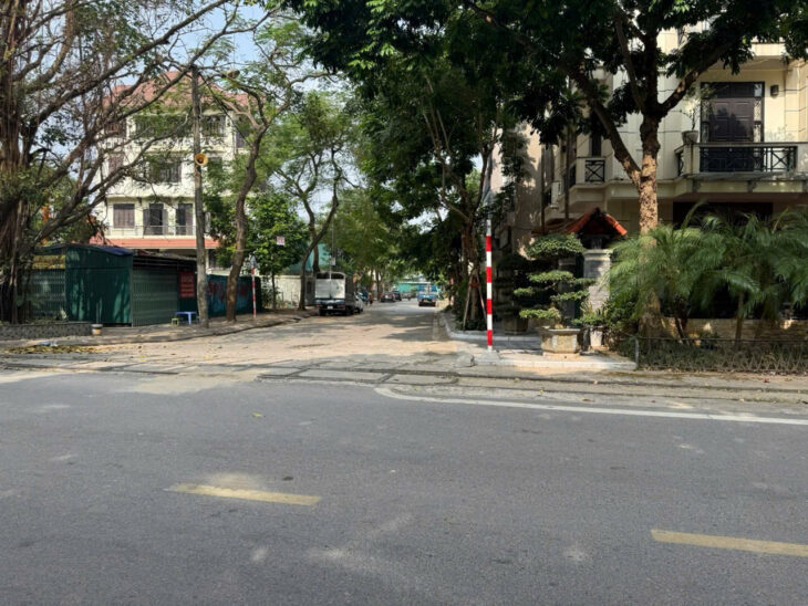 VỊ TRÍ ĐẮC ĐỊA – LÔ GÓC HIẾM – VỈA HÈ RỘNG – KINH DOANH – XÂY BIỆT THỰ ????