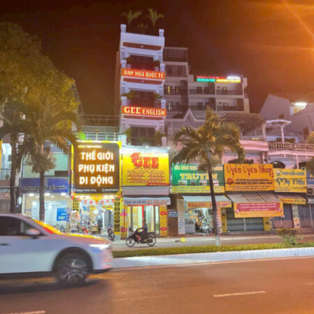 ????BÁN NHÀ MẶT TIỀN ĐANG CHO THUÊ 15TR/TH ĐƯỜNG 2-4 VĨNH PHƯỚC TP NHA TRANG