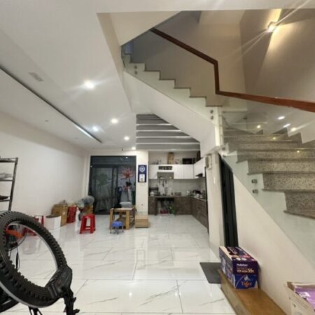 BIỆT THỰ MINI – HẺM 8M – KHU DÂN TRÍ – 90M2 – NGANG KHỦNG 6.7M BIỆT THỰ MINI – HẺM 8M – KHU DÂN TRÍ – 90M2 – NGANG KHỦNG 6.7M