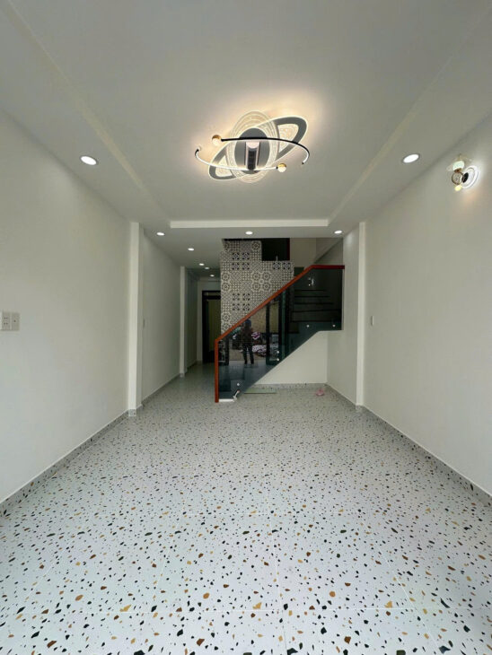 Nhà mới 1 lầu đúc/3PN hẻm 8m oto trước cửa Âu Dương Lân P3Q8