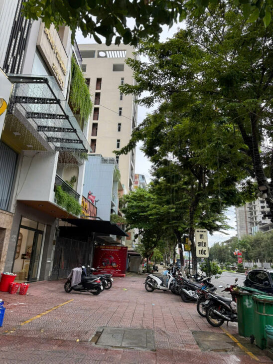 – Nhà 3 tầng mặt tiền đường 10,5 m mặt sau đường 4m, khu A32, Phạm Ngọc Mậu, sát chợ Tân An.