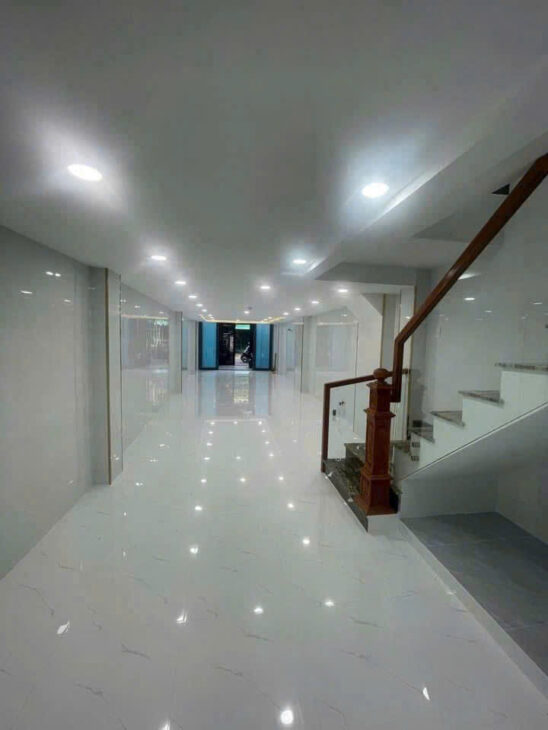 Bán CHDV Mặt tiền Âu Dương Lân P3Q8