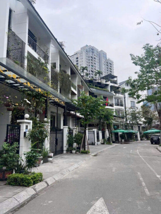 Bán biệt thự khu VIP phường Trung Hòa, Cầu Giấy 161m2 5 tầng, MT 7.7m, 53 tỷ